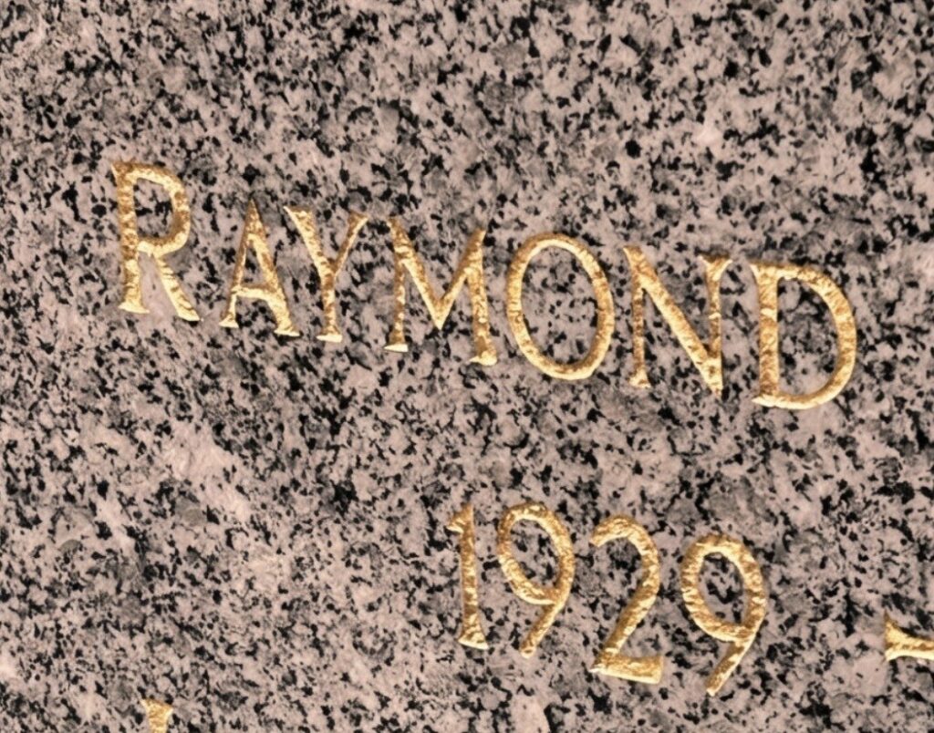 rechampissage, rénovation lettres dorées, gravure sur pierre tombale