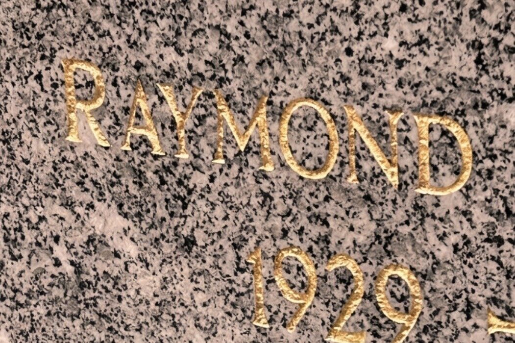 rechampissage, rénovation lettres dorées, gravure sur pierre tombale